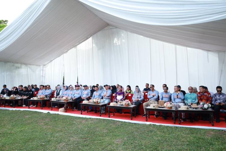 Annyorong Lopi Awali Festival Pinisi Bulukumba 2025 