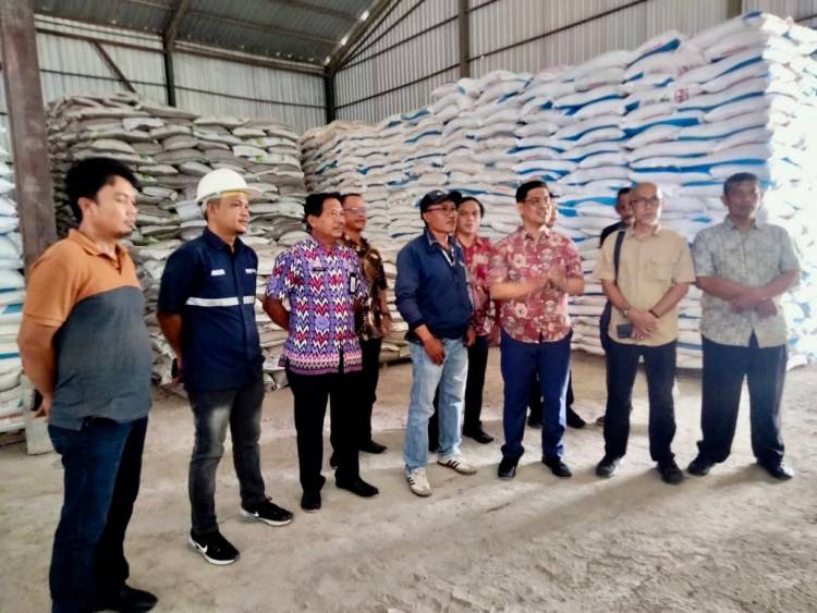 Pastikan Pupuk Murah untuk Petani Bulukumba, Wabup Edy Manaf Cek Gudang Stok