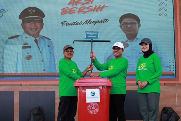 Aksi Bersih Pantai Warnai Festival Pinisi Bulukumba, 3,9 Ton Sampah Terkumpul