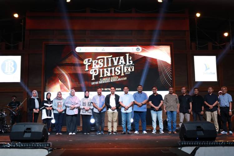 AIA, Chaidir Syam hingga Andi Mahyanto Rajut Kebersamaan di Pantai Merpati Bulukumba 