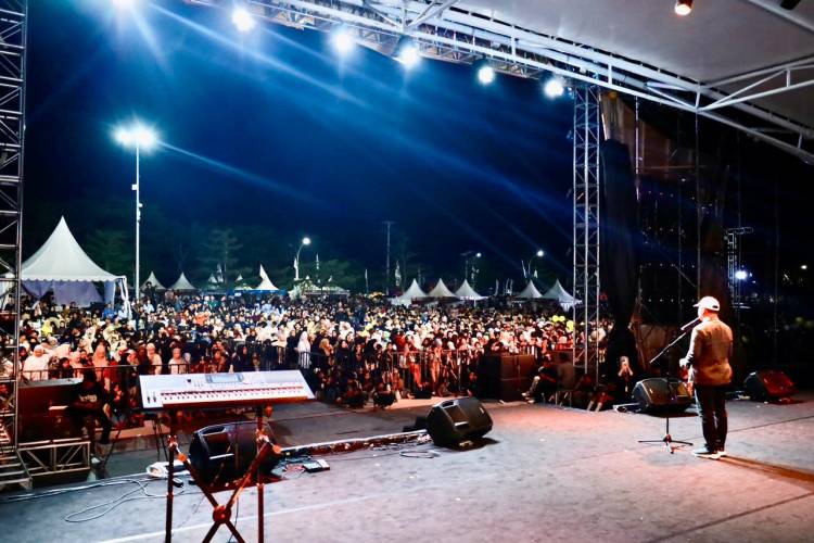 Meriahnya Penutupan Festival Pinisi ke-15, Bupati Andi Utta: Sampai Jumpa Tahun Depan