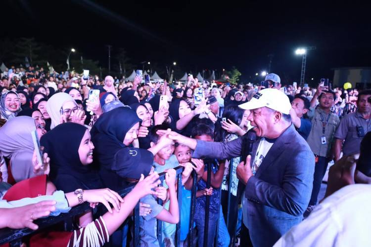 Meriahnya Penutupan Festival Pinisi ke-15, Bupati Andi Utta: Sampai Jumpa Tahun Depan