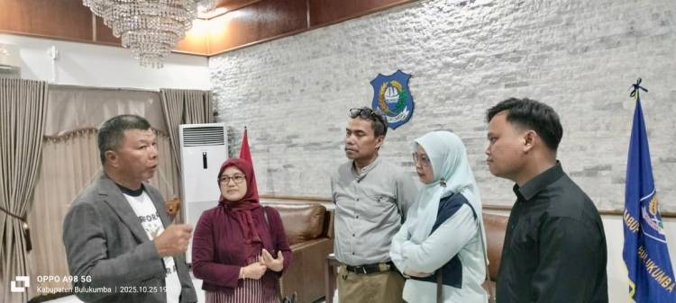 Peneliti Seni Budaya Maritim UPI dan ISBI Bandung Hadir dan Apresiasi Event Festival Pinisi