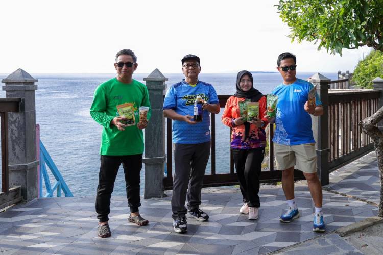 Sekretaris Menteri UMKM Nikmati Produk Lokal Bulukumba di Festival Pinisi 2025