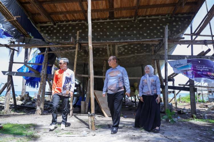 Sekretaris Menteri UMKM Nikmati Produk Lokal Bulukumba di Festival Pinisi 2025