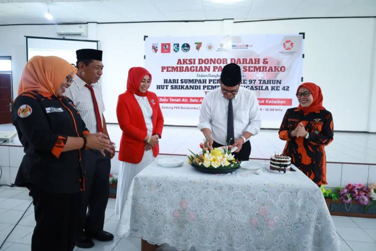 Srikandi PP Bulukumba Gelar Donor Darah dan Bagi Sembako Peringati Sumpah Pemuda dan HUT ke 42