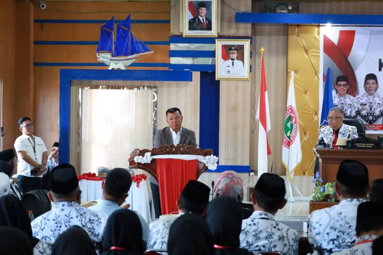 Bupati Andi Utta Minta Guru tak Monoton dalam Mendidik