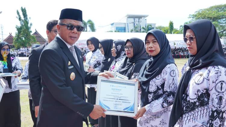 HUT PGRI, Bupati Andi Utta Luncurkan Koperasi Lentera Merah Putih