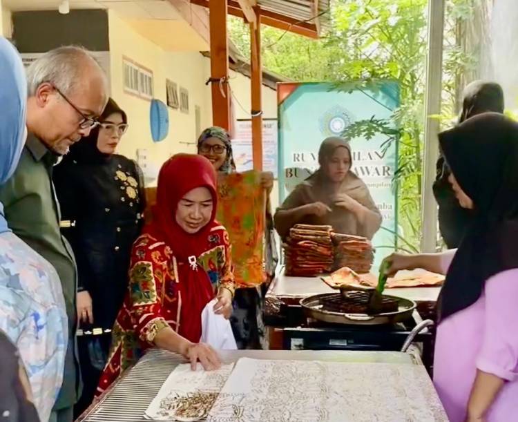 Kepala BI Sulsel Tinjau Rumah Batik Khas Bulukumba, Dorong Pemberdayaan Perempuan dan Penguatan UMKM