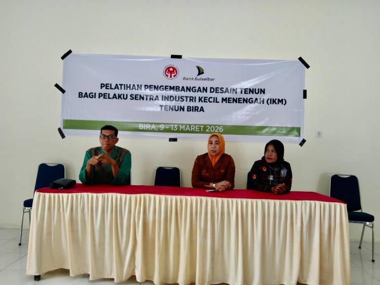 Tingkatkan Daya Saing, Pengrajin Tenun Bira Ikuti Pelatihan Desain 