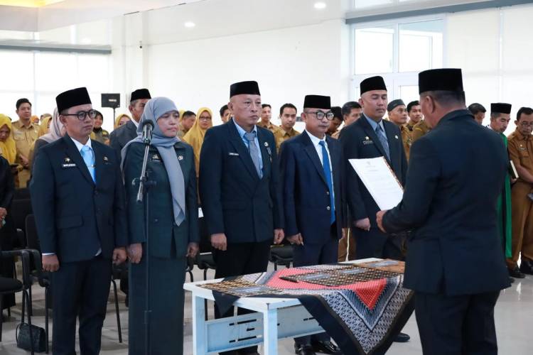 Bupati Andi Utta Lantik 5 Kepala OPD Hasil Selter