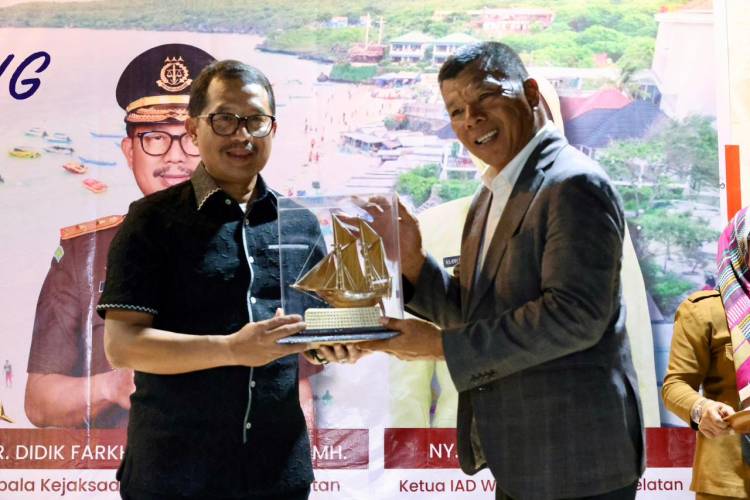 Kunker di Bulukumba, Kajati Sulsel Nginap di Tanjung Bira