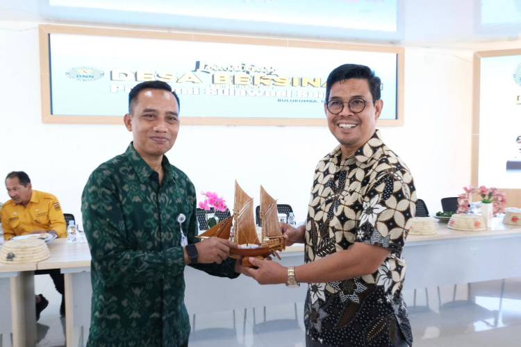 Kades se Sulsel Deklarasi Desa Bersinar di Gedung Pinisi Bulukumba