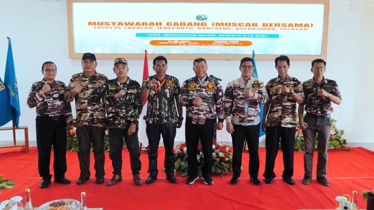Buka Muscab Lima Daerah, Bupati Andi Utta Dipakaikan Jaket FKPPI 