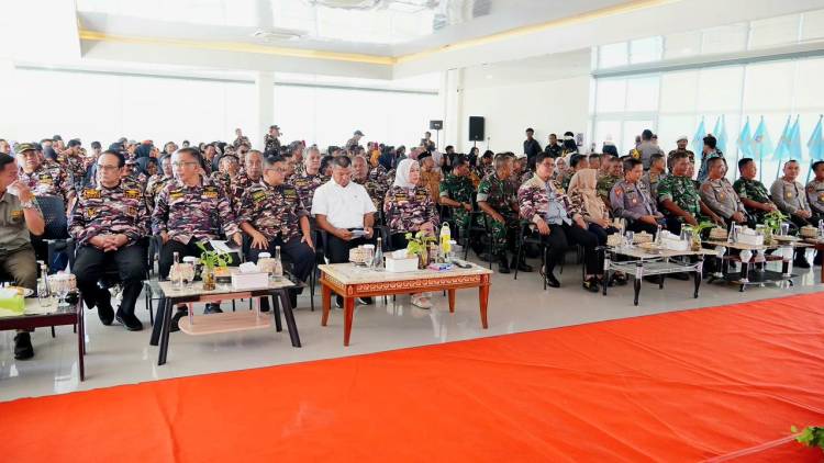 Buka Muscab Lima Daerah, Bupati Andi Utta Dipakaikan Jaket FKPPI 