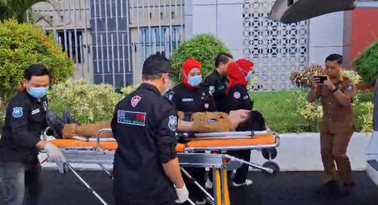 ASN Pingsan Saat Apel, Bupati Andi Utta Telepon Nomor 112