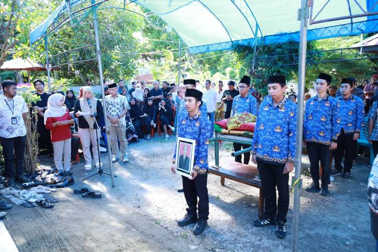 Ratusan Pelayat Lepas Jenazah Kabid Aptika Diskominfo Bulukumba, Mulyadi Ganie