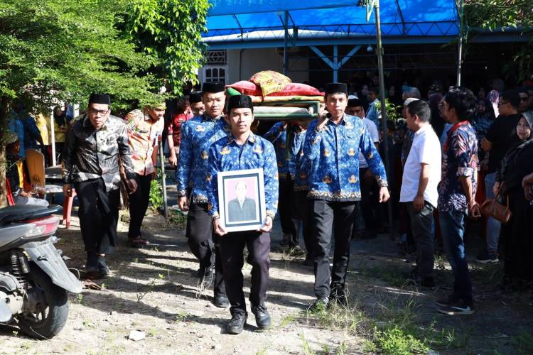 Ratusan Pelayat Lepas Jenazah Kabid Aptika Diskominfo Bulukumba, Mulyadi Ganie