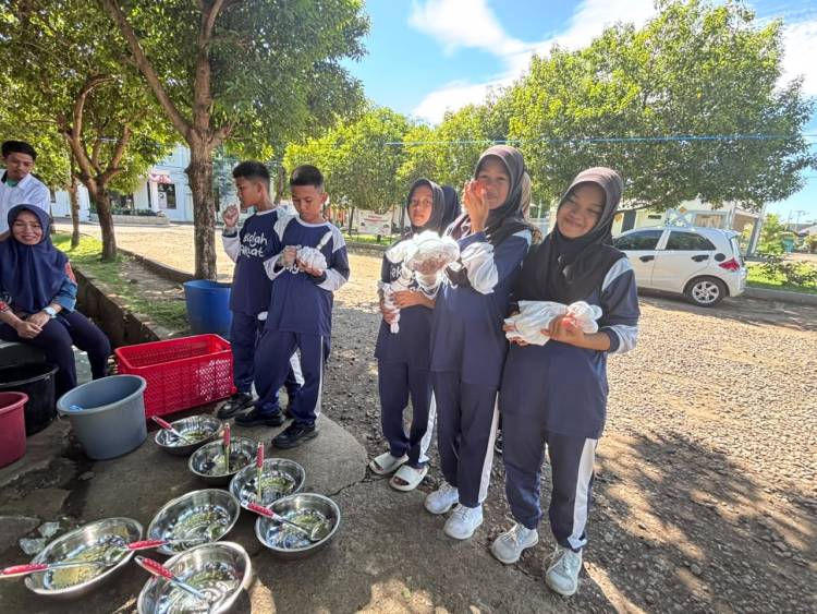 Rumah Membatik Bunga Mawar Bulukumba Latih Siswa SRMP 23 Makassar Bikin Sarung Batik Shibori
