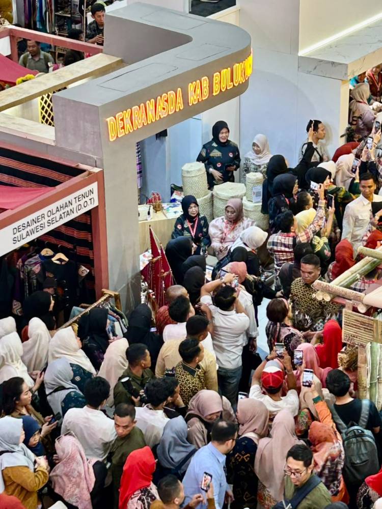 Dekranasda Bulukumba Tampil Memikat di TSM Makassar, Andi Herfida Ajak Masyarakat Bangga Pakai Produk Lokal