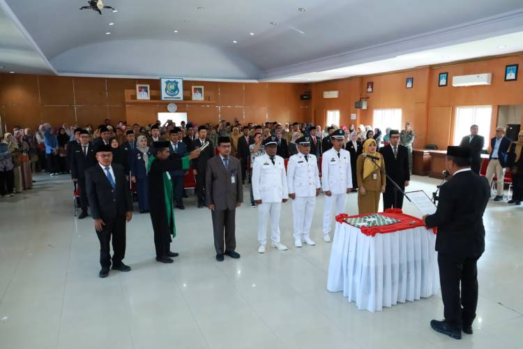 Lantik Puluhan Pejabat, Bupati Andi Utta: Jangan Beri Apa Pun Demi Jabatan, Tunjukkan Kinerja