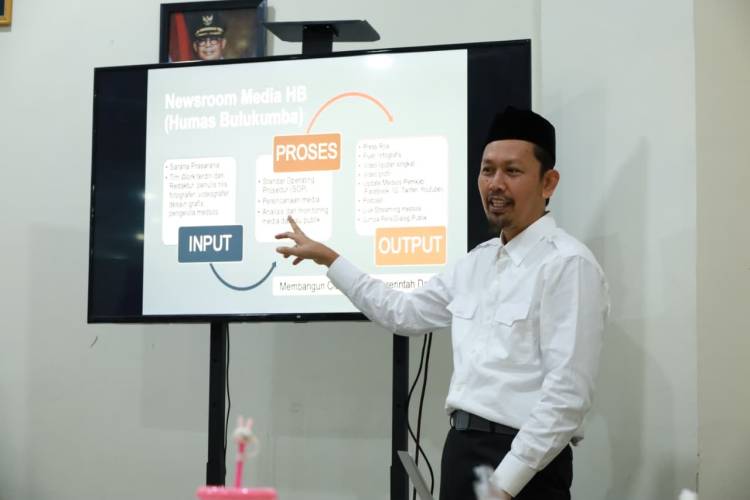 Perkuat Publikasi Layanan Publik, DPMPTSP Bulukumba Bekali Tim Media Sosial Bersama Humas Pemkab