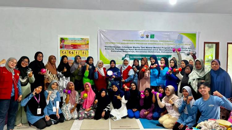 Cegah Nyeri Akibat Kerja, Tim Fisioterapi Unhas Latih Fisik Kelompok Wanita Tani di Bulukumba