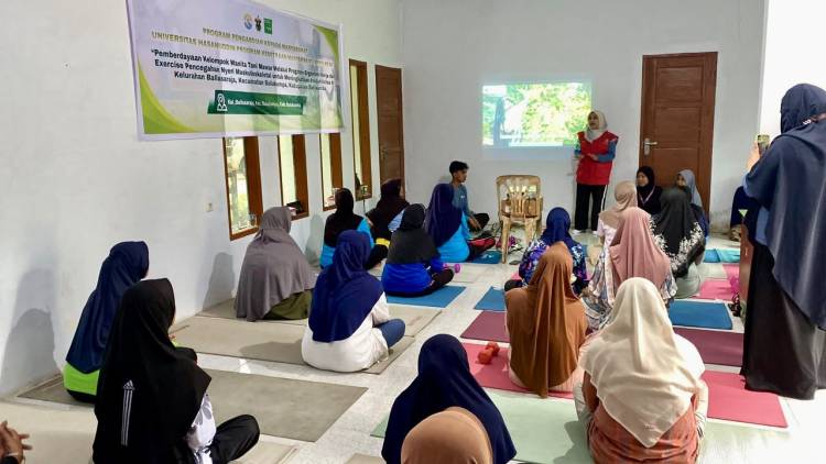 Cegah Nyeri Akibat Kerja, Tim Fisioterapi Unhas Latih Fisik Kelompok Wanita Tani di Bulukumba