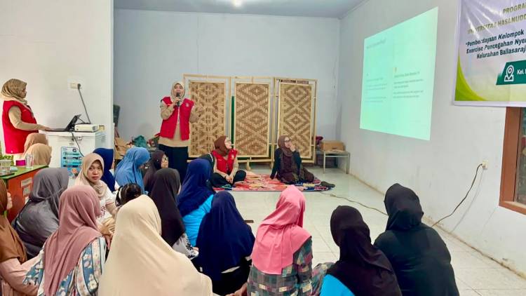 Cegah Nyeri Akibat Kerja, Tim Fisioterapi Unhas Latih Fisik Kelompok Wanita Tani di Bulukumba