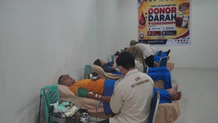 Kerjasama Lions Club Bulukumba, KKN Unhas Gelar Donor Darah di Pasar Sentral
