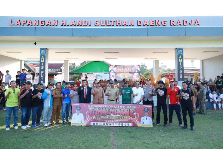 Jelang HUT ke-81 RI, Bupati Andi Utta Buka Turnamen Sepakbola di Gantarang