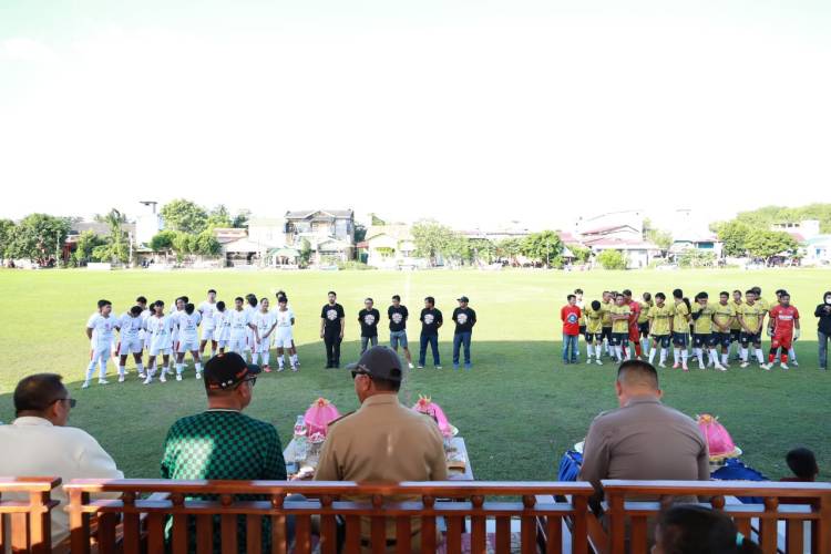 Jelang HUT ke-81 RI, Bupati Andi Utta Buka Turnamen Sepakbola di Gantarang