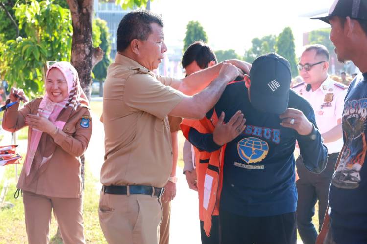 Cegah Kebocoran PAD, Dishub Bulukumba Lengkapi Petugas Parkir dengan Rompi dan Tanda Pengenal