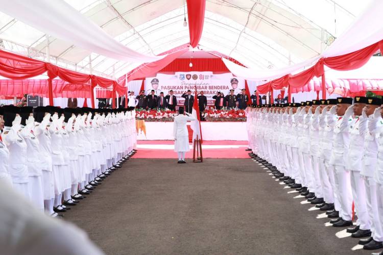 Bupati Andi Utta Kukuhkan 72 Anggota Paskibra Bulukumba