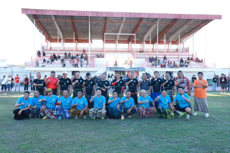 Semarak HUT 81 RI di Bulukumba, Eksekutif-Legislatif Tarung Ulang Sepakbola Sarung