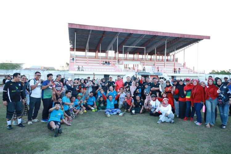 Semarak HUT 81 RI di Bulukumba, Eksekutif-Legislatif Tarung Ulang Sepakbola Sarung