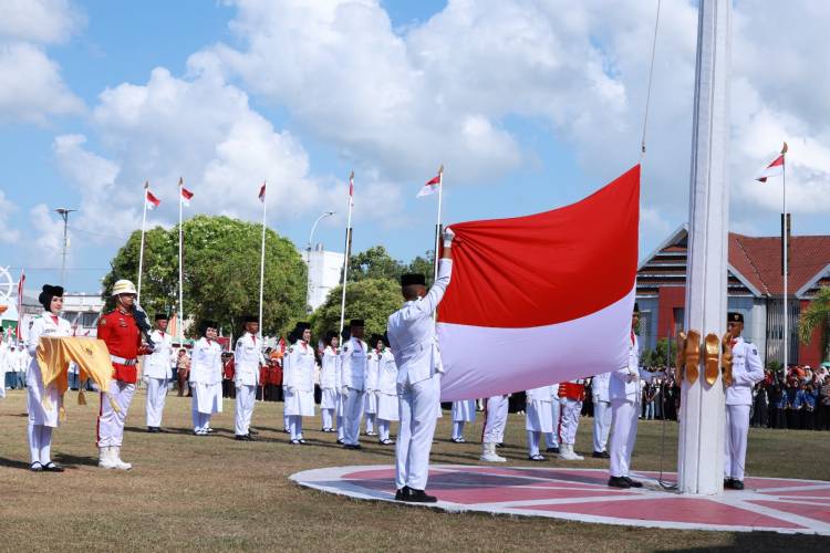 Sukses Kibarkan Sang Merah Putih, Paskibraka Bulukumba Dapat Aplaus dari Warga dan Peserta Upacara