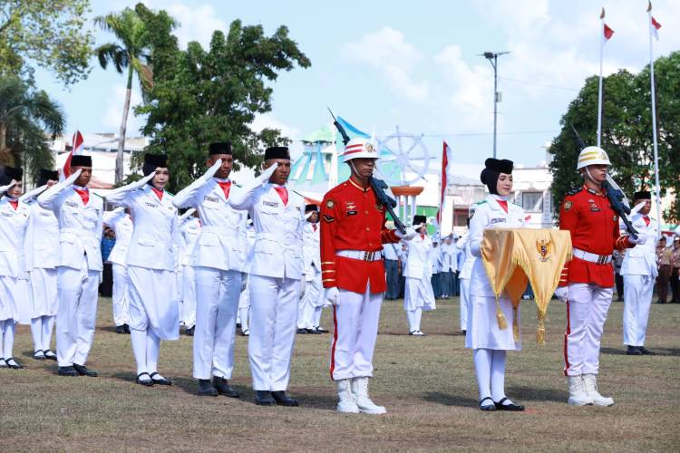 Sukses Kibarkan Sang Merah Putih, Paskibraka Bulukumba Dapat Aplaus dari Warga dan Peserta Upacara