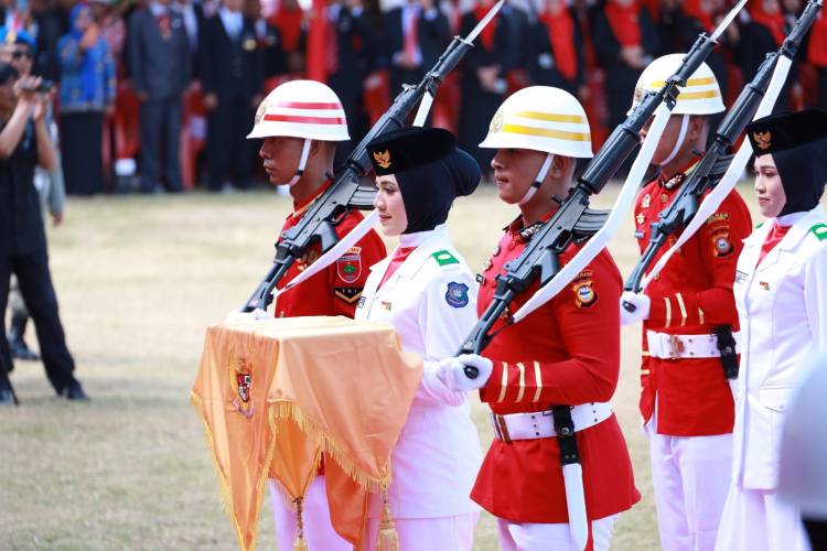Sukses Kibarkan Sang Merah Putih, Paskibraka Bulukumba Dapat Aplaus dari Warga dan Peserta Upacara