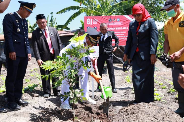 238 Warga Binaan Lapas Bulukumba Terima Remisi HUT RI, Andi Utta Kembali Tanam Pohon di Lapas