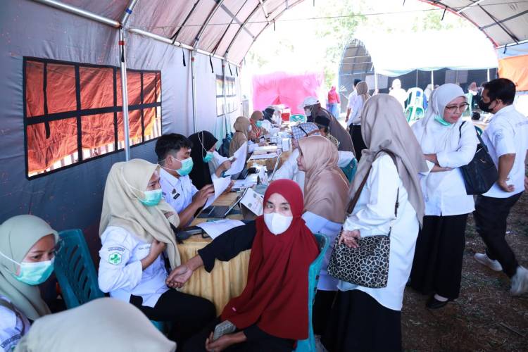 Hari Pertama Jambore Pelayanan, Warga Kindang Membludak Manfaatkan Layanan Publik