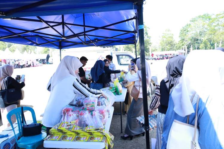 Hari Pertama Jambore Pelayanan, Warga Kindang Membludak Manfaatkan Layanan Publik