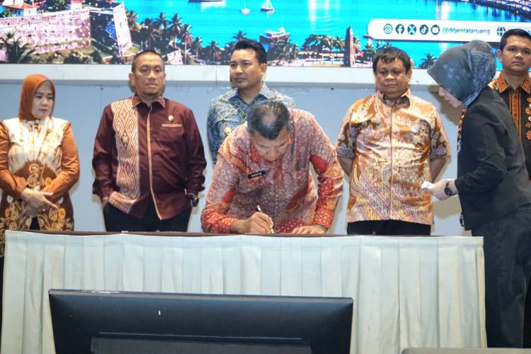 Bupati Andi Utta Tandatangan Komitmen  Percepatan Penyusunan RDTR 
