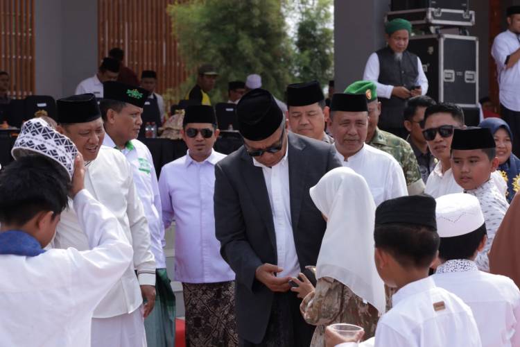 Kenakan Sarung, Bupati Andi Utta Pimpin Upacara Hari Santri 2026 di Bulukumba
