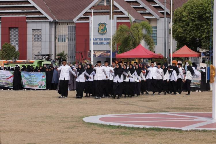 Kenakan Sarung, Bupati Andi Utta Pimpin Upacara Hari Santri 2026 di Bulukumba