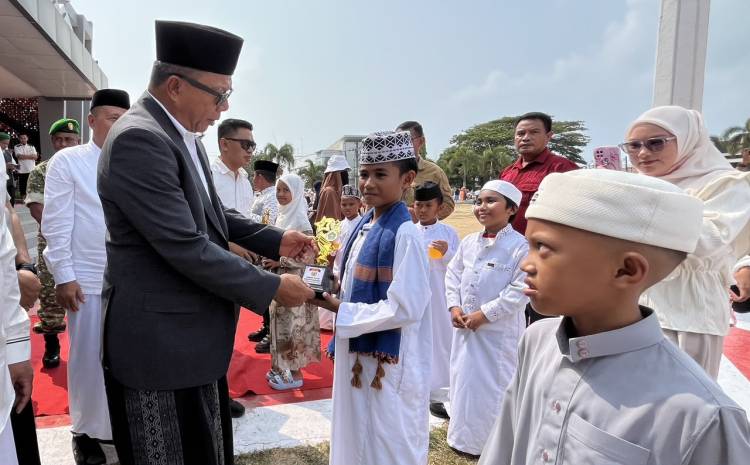 Kenakan Sarung, Bupati Andi Utta Pimpin Upacara Hari Santri 2026 di Bulukumba
